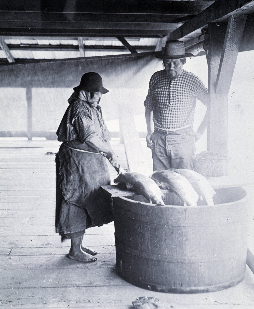 Indian Salmon Cleaner, nær New Westminster, British Columbia (provinsen Canada) af William Notman