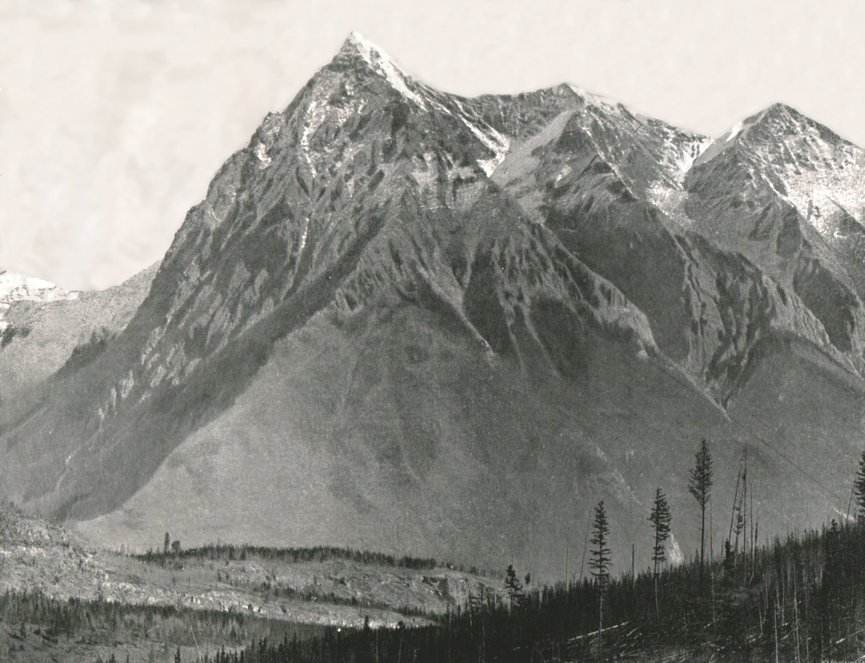 The Rockies: Chancellor Peak, Leanchoil, Canada, 1895. af William Notman and Son