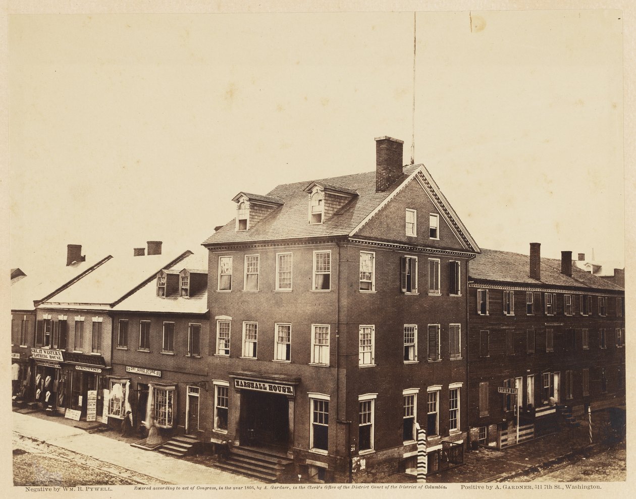 Marshall House, Alexandria, Virginia, august 1862 (albumin print monteret på vævet papir) af William Redish Pywell