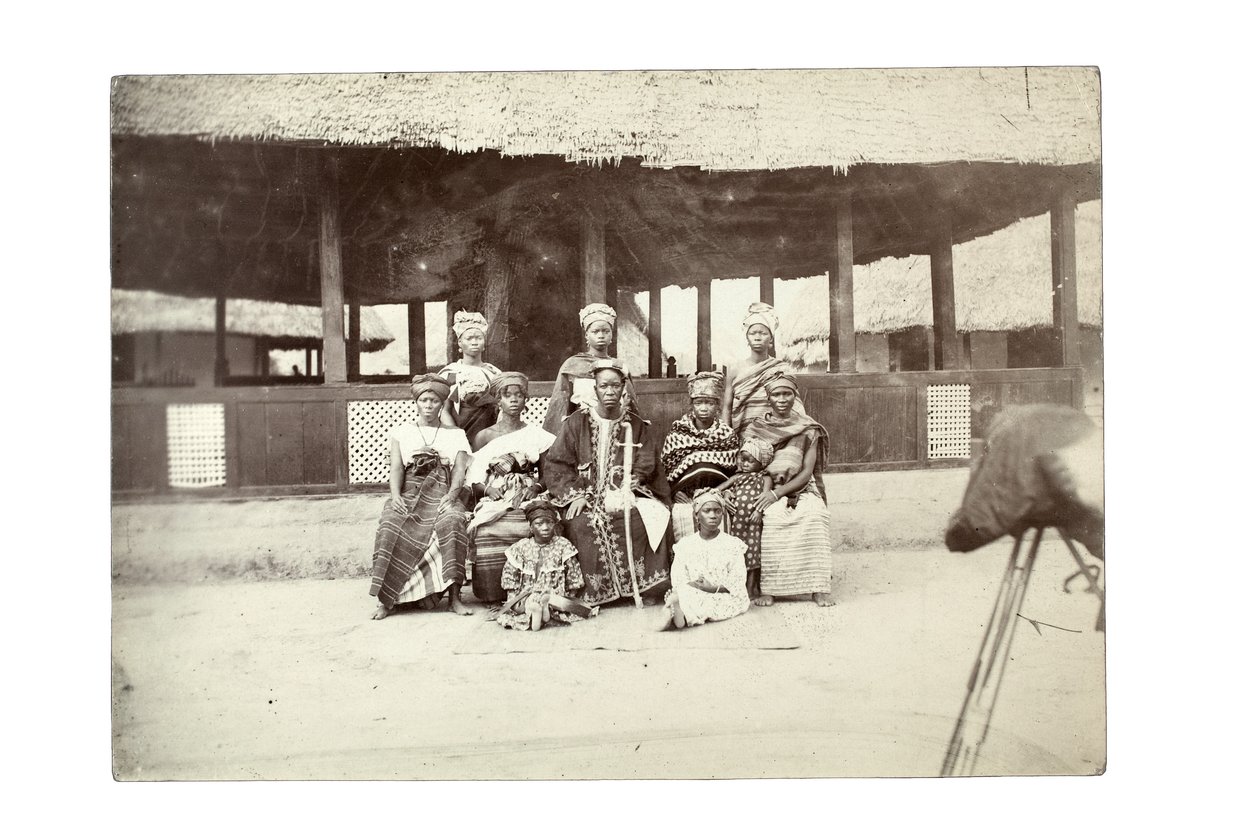 Indfødte høvdinge og harem, Mendi-land (gelatinesølvtryk) af William Turnbull Balmer
