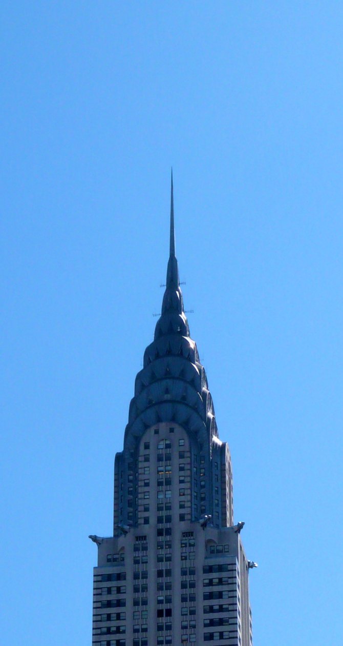 Chrysler Building er en skyskraber i art deco-stil i New York City, som ligger på den østlige del af Manhattan. Den stod færdig i 1930. af William Van Alen
