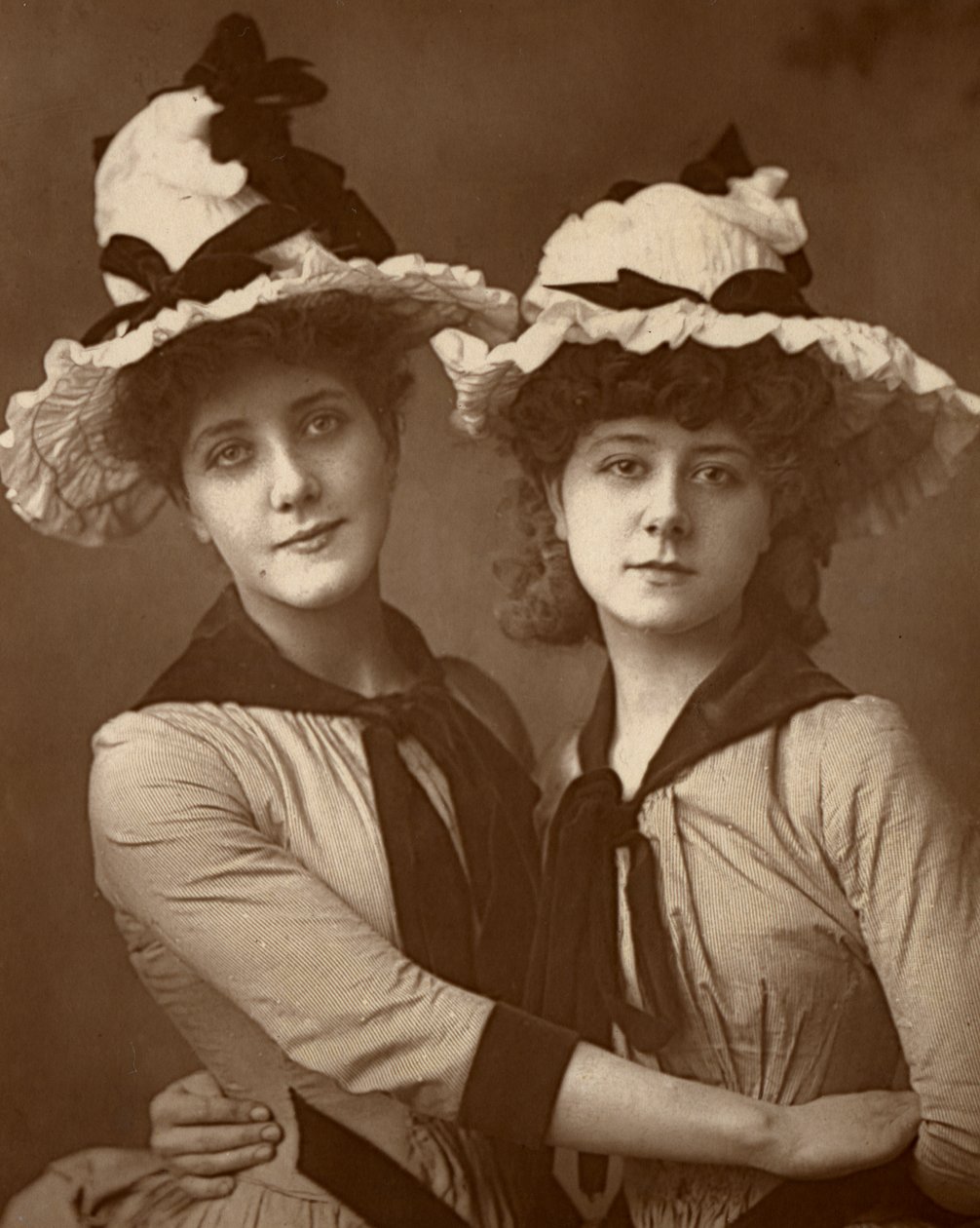 Two Roses, Maude Millett og Annie Hughes, britiske skuespillerinder, 1888 af William and Daniel Downey