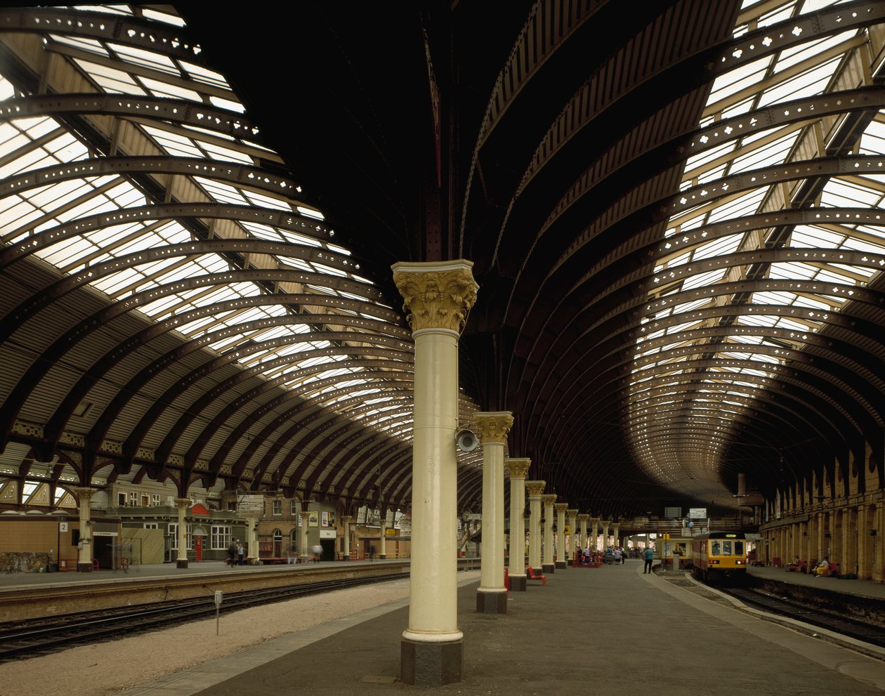 Udsigt over York Central Station designet af arkitekterne William Peachy og Thomas Prosser (1800-tallet). 1870-1877 England af William and Prosser Thomas Peachy