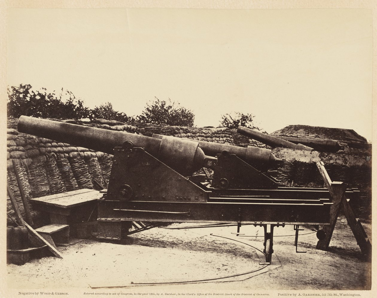 Batteri nr. 1, nær Yorktown? Nr. 1. maj, 1862 (albumintryk monteret på vævet papir) af Wood and Gibson Wood and Gibson