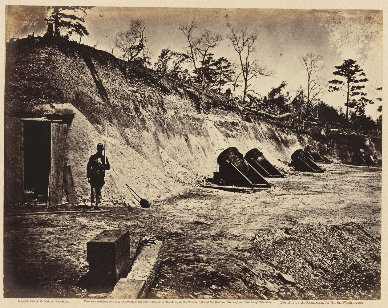 Batteri nr. 4, nær Yorktown, maj, 1862 (albumin print monteret på vævet papir) af Wood and Gibson Wood and Gibson