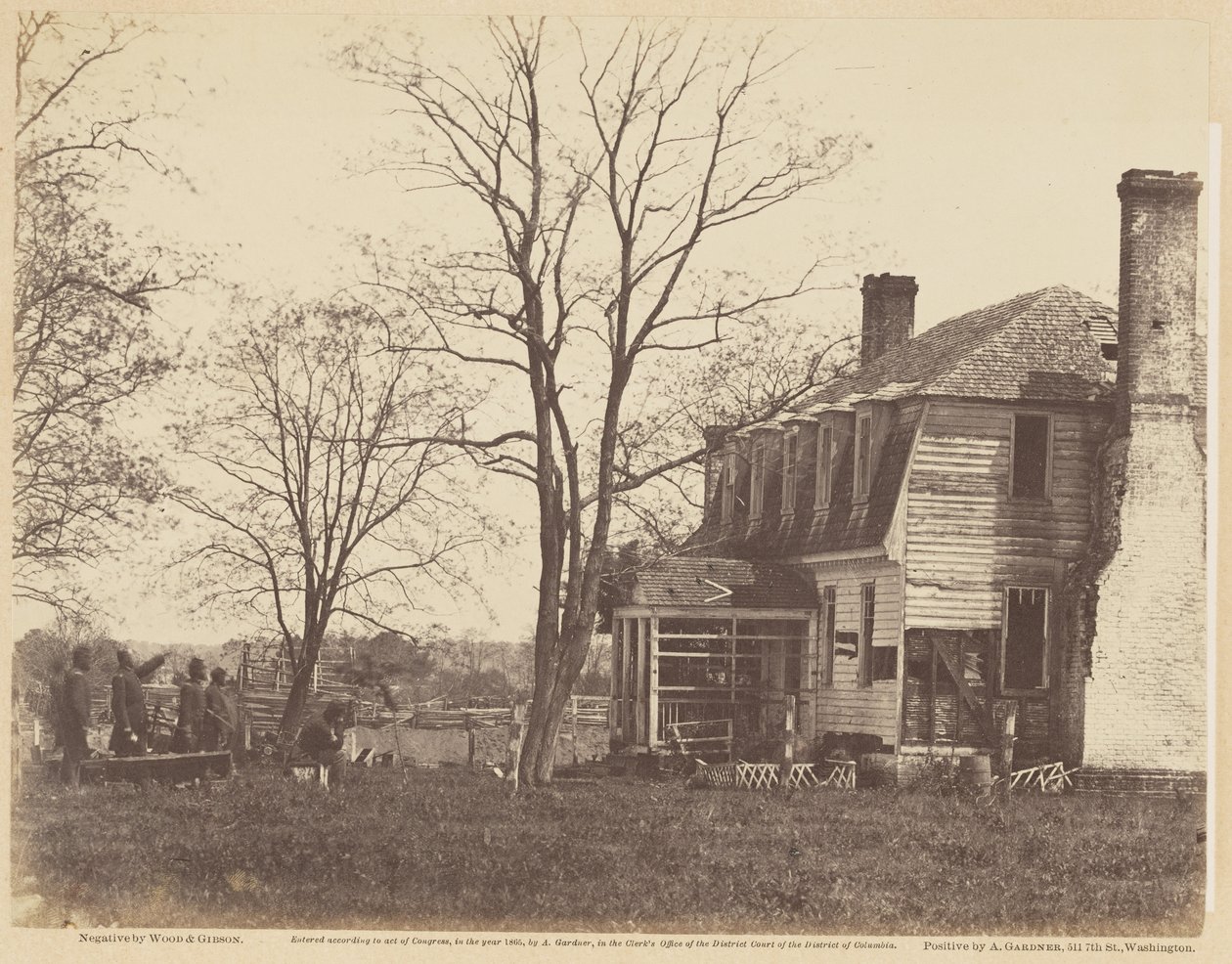 Moore House, Yorktown, hvor Cornwallis underskrev kapitulationen, maj 1862 (albumintryk monteret på vævet papir) af Wood and Gibson Wood and Gibson