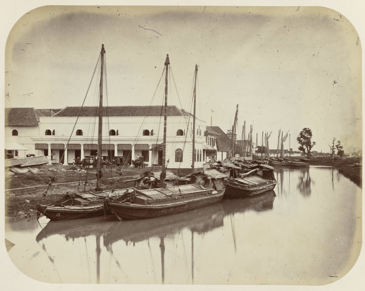 Groote Boom på havnekanalen i Batavia af Woodbury and Page
