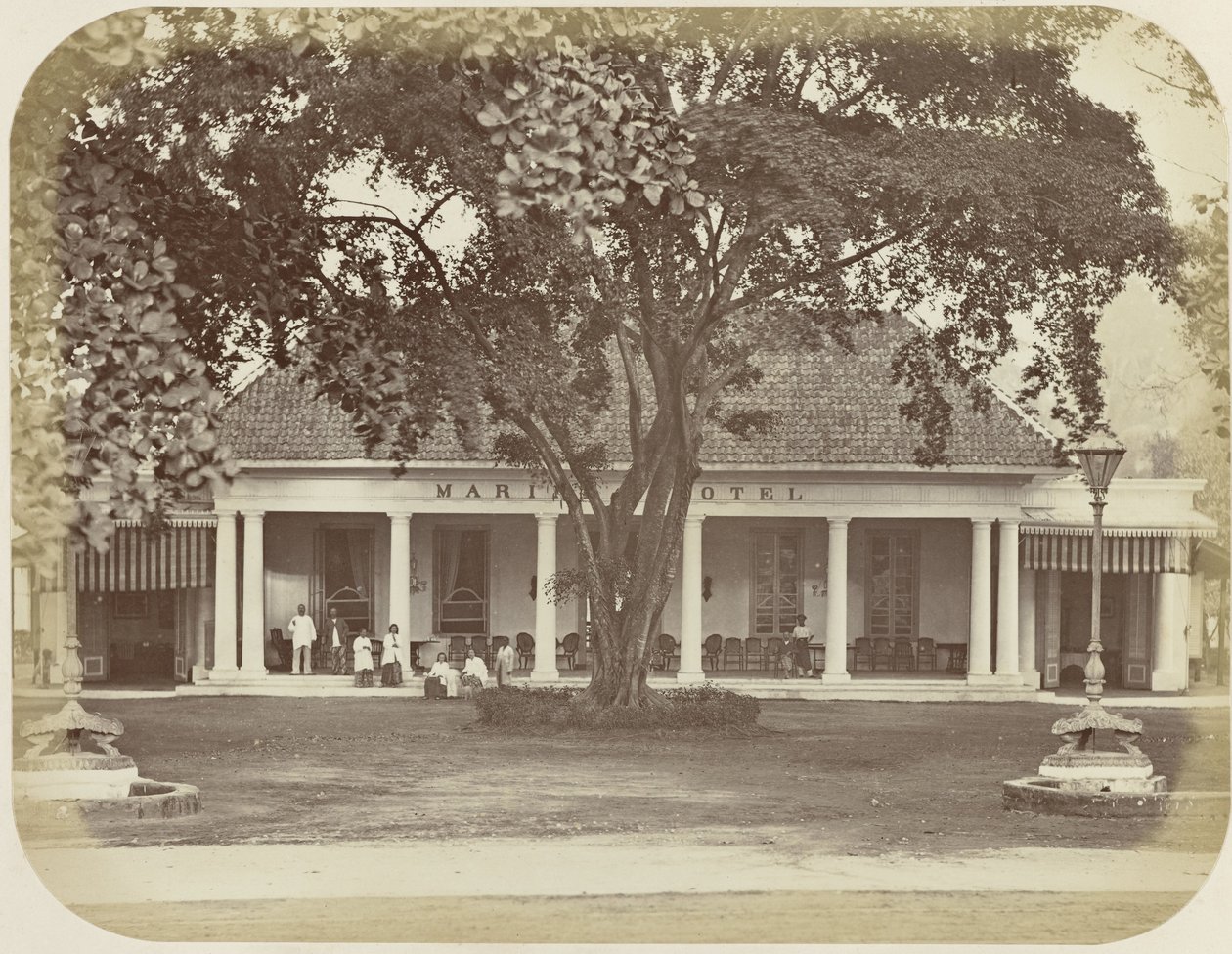 Marine Hotel te Batavia af Woodbury and Page