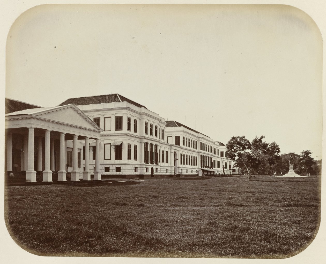 Daendels Palace på Waterlooplein i Batavia af Woodbury and Page