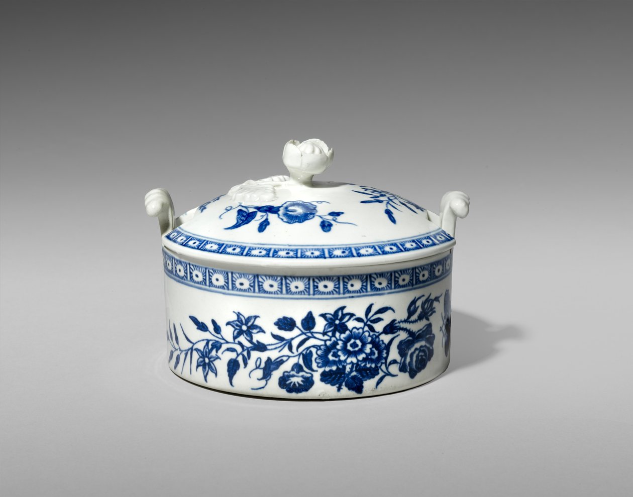 Smørbalje, ca. 1770-1783 (soft-paste porcelæn med transfer print) af Worcester Porcelain Manufactory