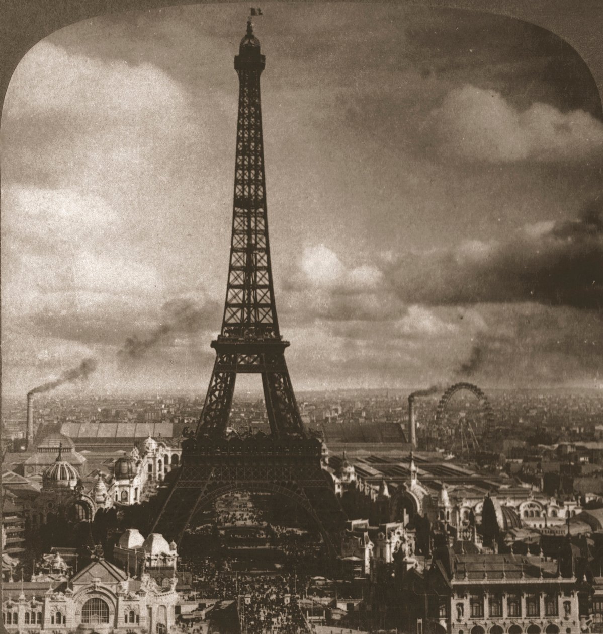 Eiffeltårnet, 300 meter højt, på tværs af Seinen fra Trocadero, Paris, Frankrig, 1901. af Works and Sun Sculpture Studios