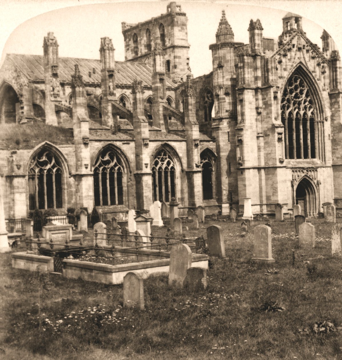 Melrose Abbey, Melrose, Skotland, 1896. af Works and Sun Sculpture Studios