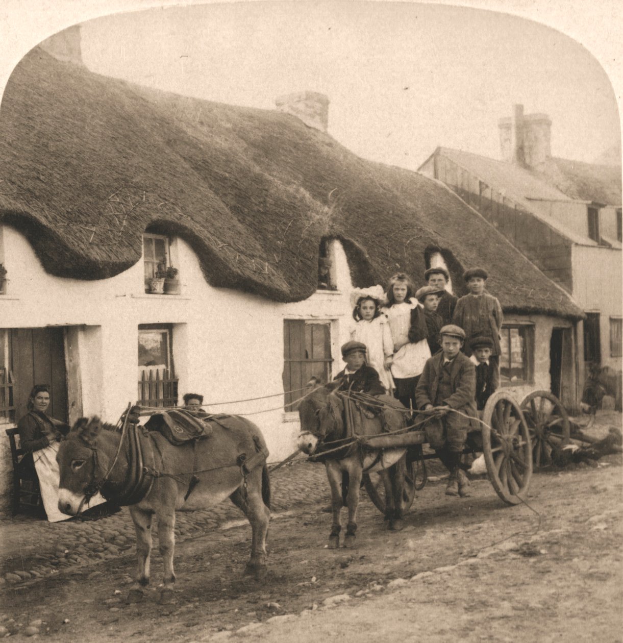 Malerisk liv og skikke i en irsk landsby, Irland, 1901. af Works and Sun Sculpture Studios