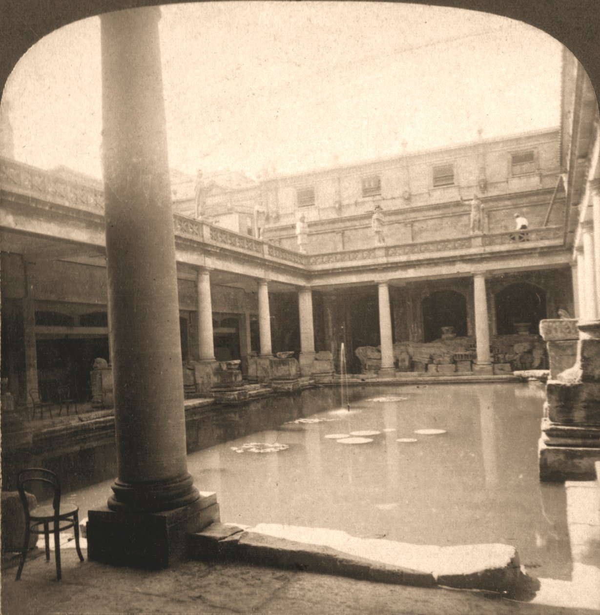 Roman Baths, Bath, England, 1900. af Works and Sun Sculpture Studios