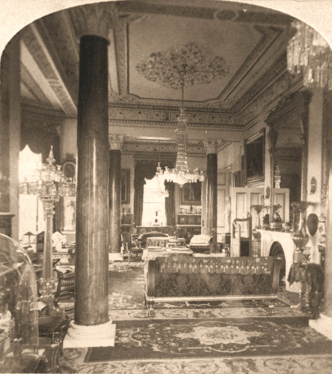The Drawing Room, Queen Victorias Marine Residence, Osborne House, I.O.W, 1900. af Works and Sun Sculpture Studios