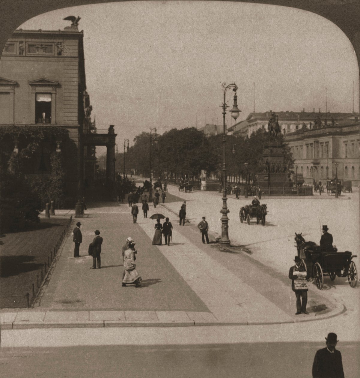Unter den Linden, Berlin, 1903. af Works and Sun Sculpture Studios