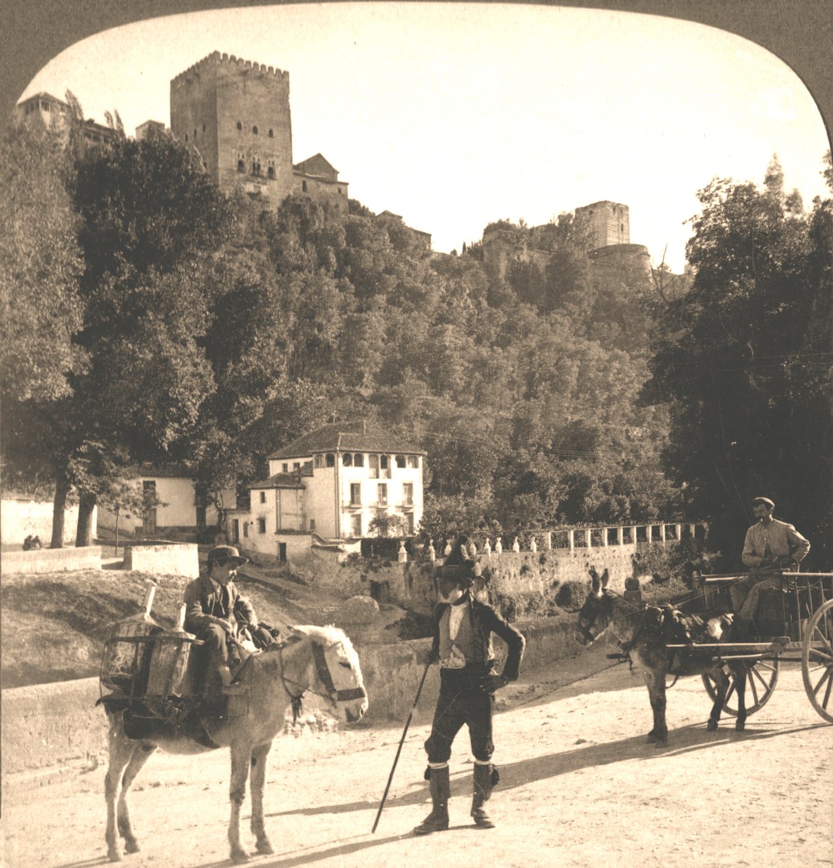 Mure og tårne i Alhambra, Granada, Spanien, 1896. af Works and Sun Sculpture Studios
