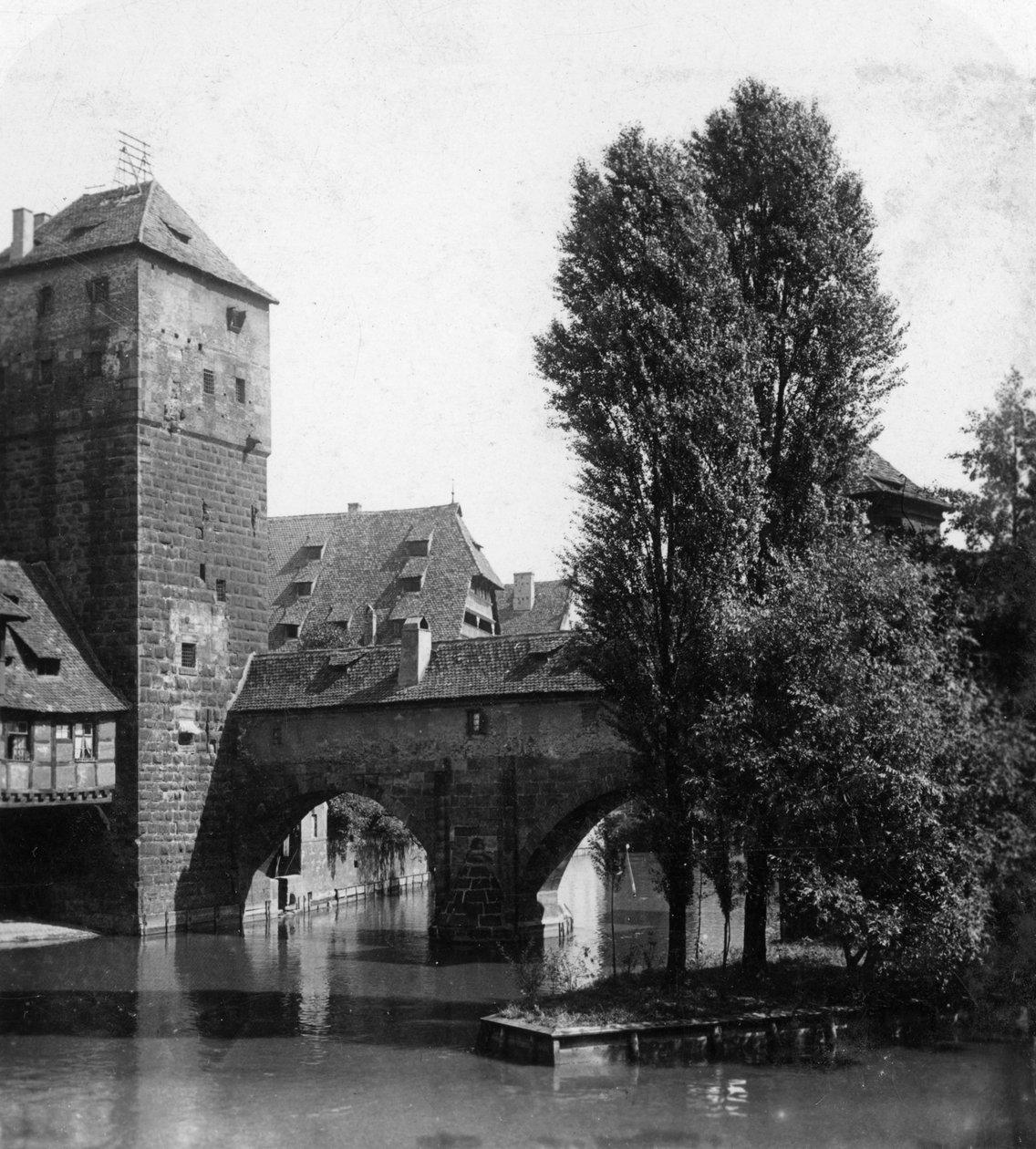 Henkersteg The Hangmans Bridge, Nürnberg, Bayern, Tyskland, ca. 1900-tallet. af Wurthle and Sons