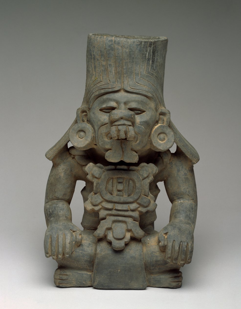 Begravelsesurne med en siddende gud, 200 f.Kr.-200 e.Kr. (lertøj) af Zapotec