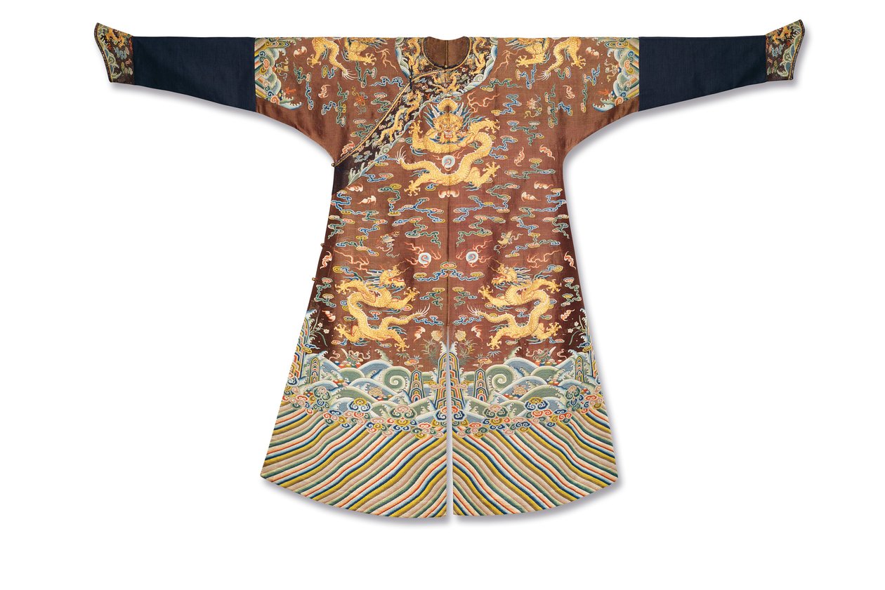 Imperial chestnut embroidered gauze dragon robe, Mangpao, Qianlong Perioddani af Zong Fengying