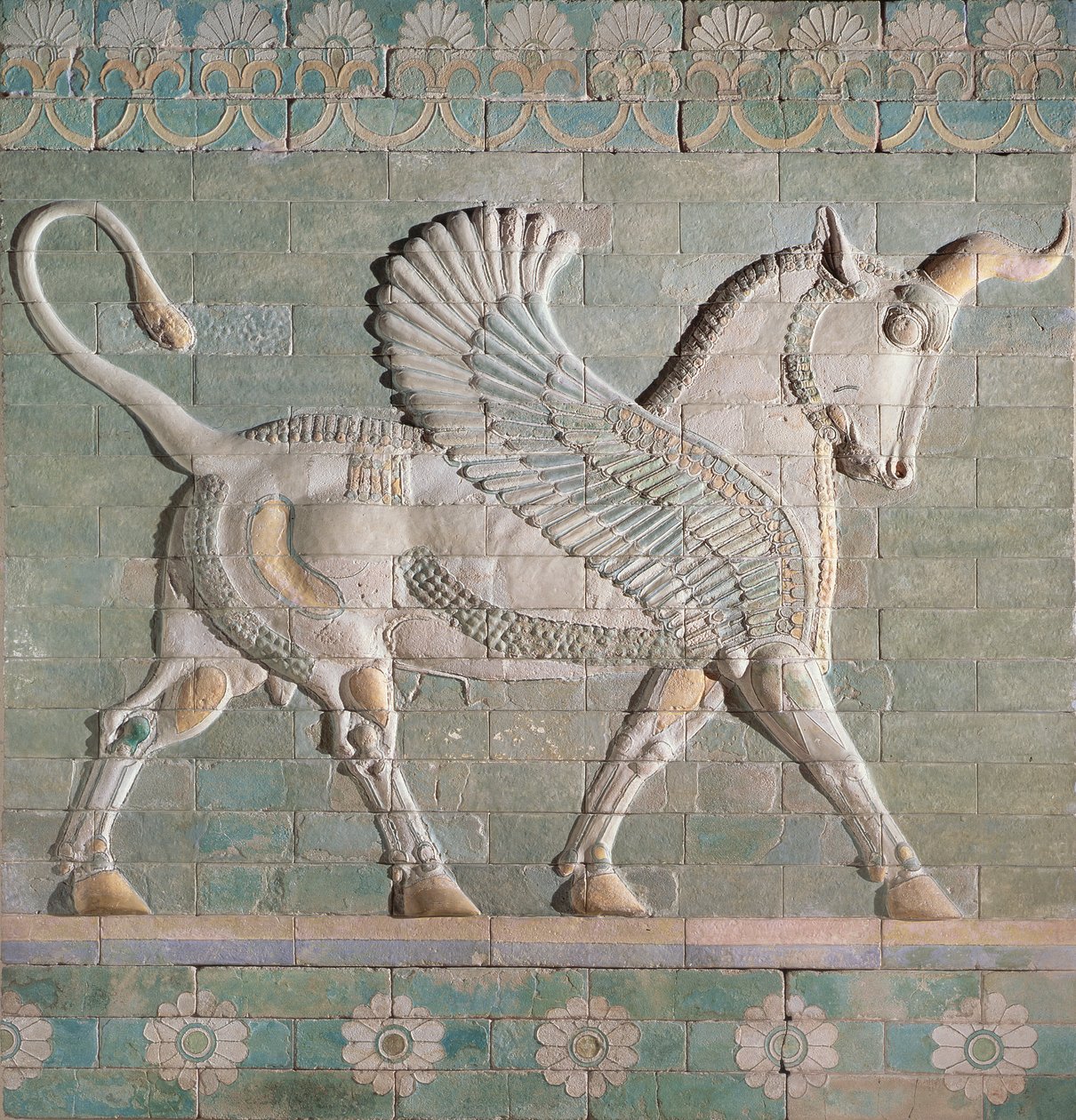 00353 Vinget tyr, persisk, fra Susa, Achaemenid Dynasty, ca. 500 f.Kr. (glaserede fliser) af Hippolyte Lalaise Devéria