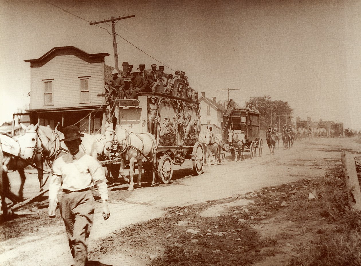 Cirkus kommer til byen, ca. 1905 (foto) af . .