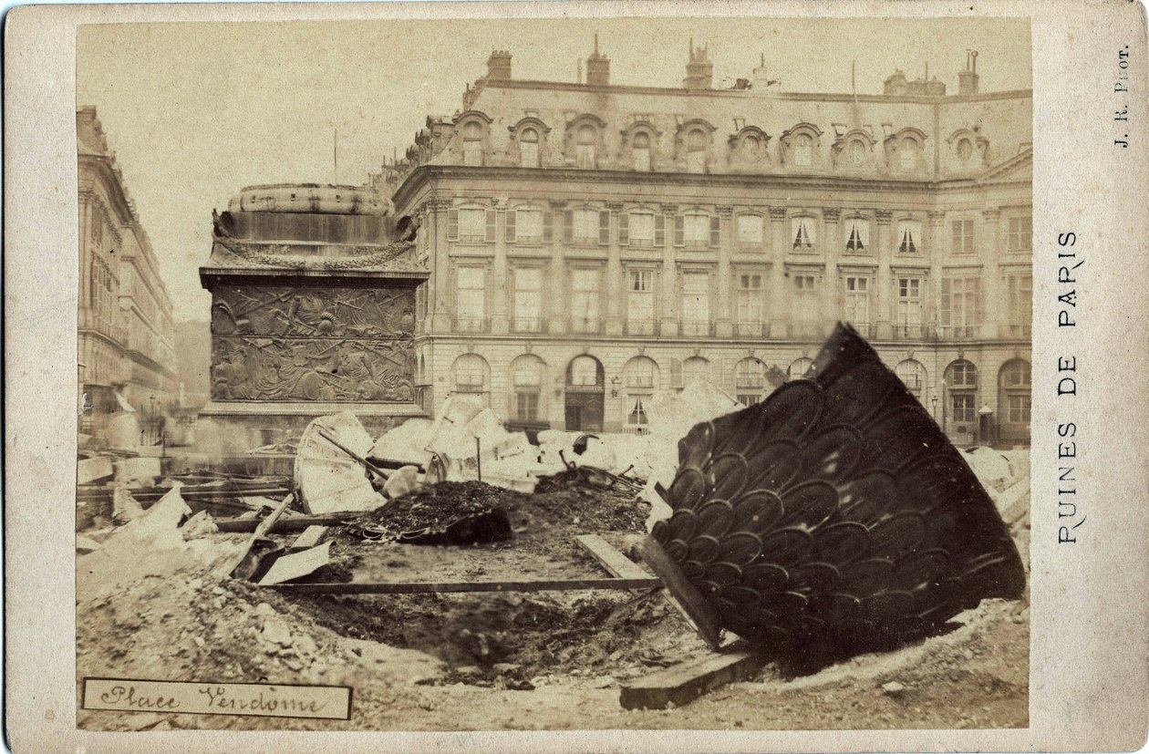 Kommune i Paris (1871): ruiner på Place Vendome i Paris. Fotografi 1871. Dim.16,5x10,8 cm af Frederick (attr. to) Barnard