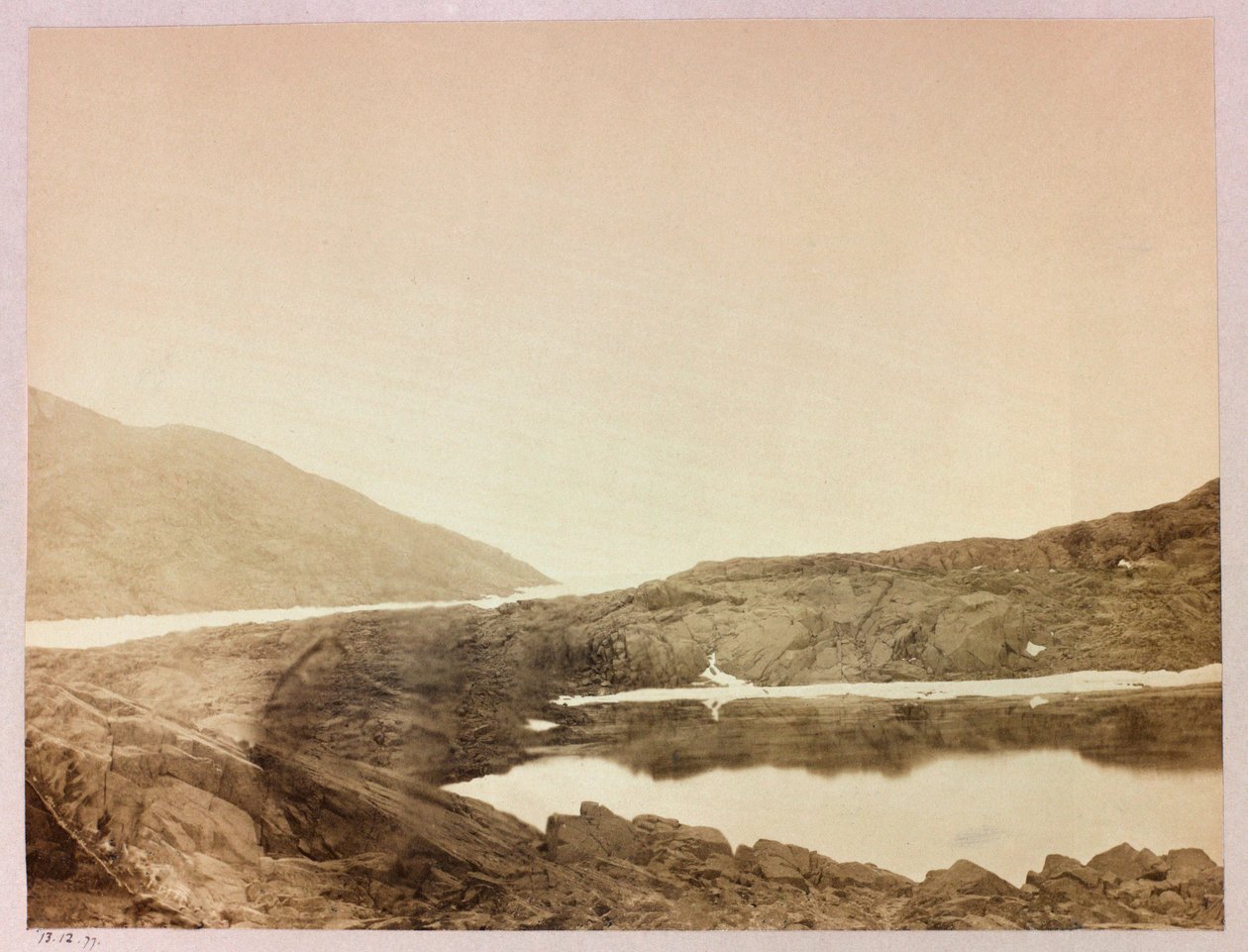 Expedition en Arctique (1875-1876) du capitaine George Nares (1831-1915) : Se mod Cape Sabine fra Port Payer af Frederick (attr. to) Barnard