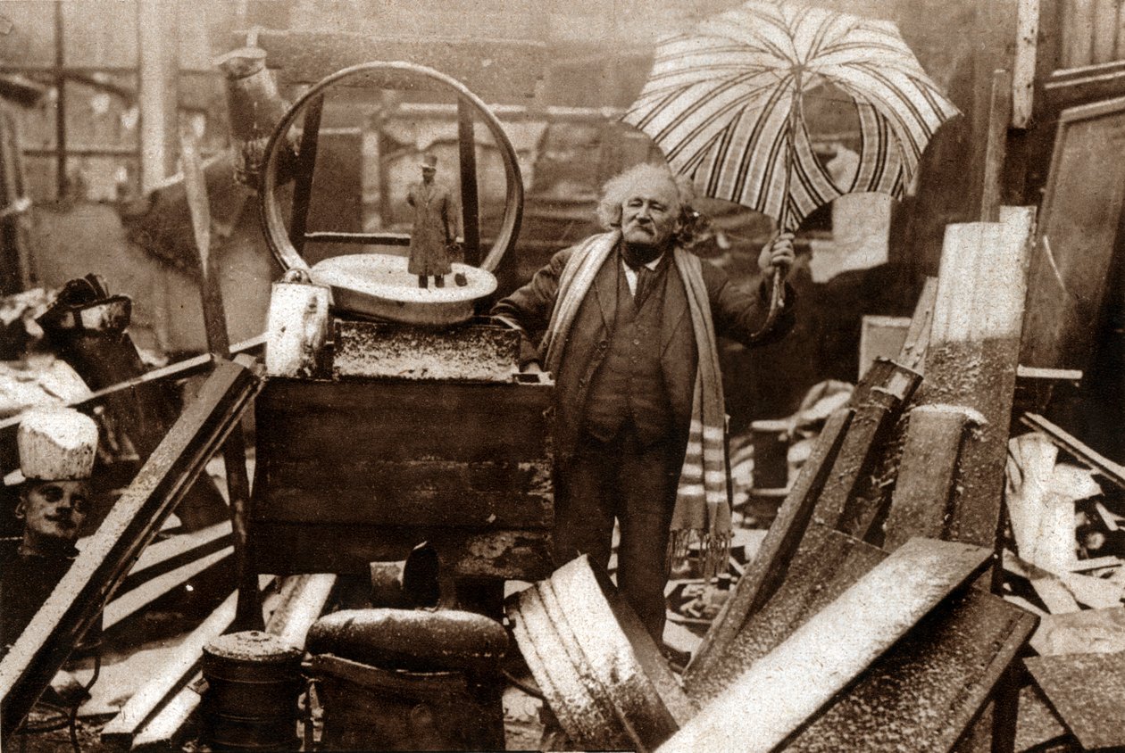 Fr Fremin, filosof og ejer af en loppebrocante i Montmartre. 1929 (tryk) af . .