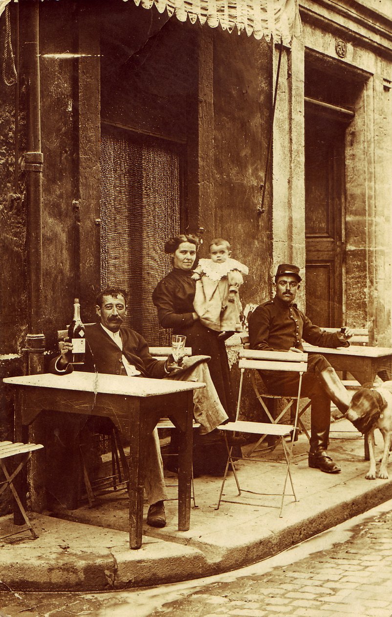 Mand med en flaske absint omkring 1900 på terrassen til en café af Frederick (attr. to) Barnard
