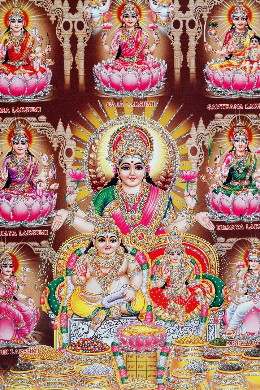 Lakshmi, Vishnus hustru, er gudinde for velstand, held og skønhed. af . .
