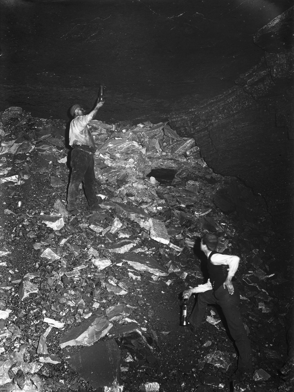 Minedrift, kultestning for gas i en mineskakt, Ramrod Hall Pit, Staffordshire, ca. 1890