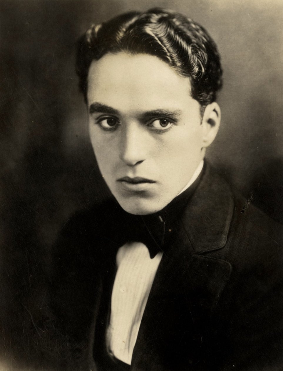 Portræt af Charlie Chaplin, ca. 1918 (sepia foto) af Hippolyte Lalaise Devéria