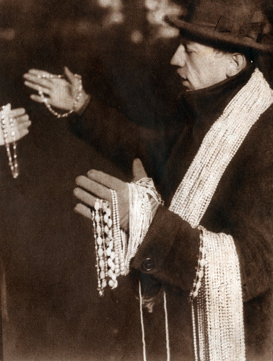 Sælger har en perlesparer på gaden i New York, USA. 1929 (tryk) af . .