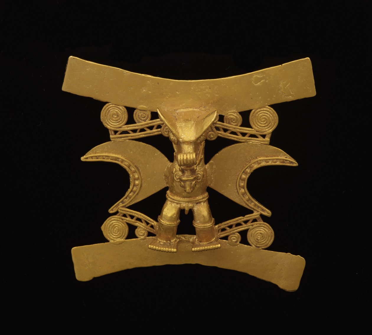 Vedhæng, der forestiller en figur med flagermus-lignende maske, sen periode V - periode VI, ca. 700-1550 (guld) af culture Diquis