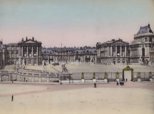 Facade du Chateau, foran slottet (farvet foto) af (after) French Photographer