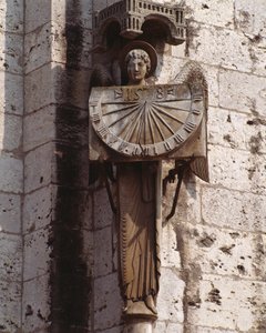 Gotisk kunst: "" Repræsentation af englen på skiven" Skulptur fra det 20. århundrede efter en original fra det 16. århundrede bevaret i krypten, det sydvestlige hjørne af Basilica Notre Dame de Chartres (Eure et Loir) (engel med solur) , katedralen N