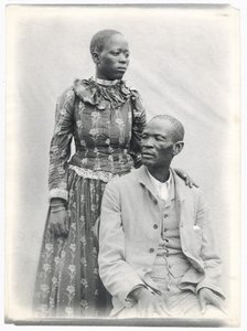 Khama og hans kone, ca. 1910 (platintryk) af A. E. Hargreave