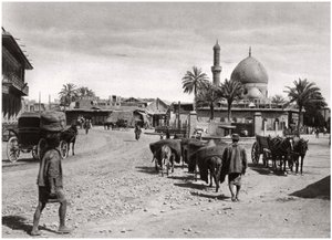 Udsigt over en gade fra Nordporten, Bagdad, Irak, 1925. af A. Kerim
