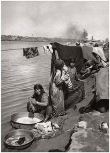 Vaskekvinder på bredden af Tigris, Bagdad, Irak, 1925 af A. Kerim