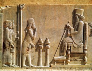 En medianofficer, der hylder kong Darius I (ca. 550-486 f.Kr.) fra statskassen, ca. 515 f.Kr. (kalksten) (se også 279364)