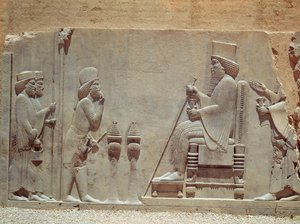 En medianofficer, der hylder kong Darius I fra statskassen, ca. 515 f.Kr. (kalksten) (se også 209288) af Achaemenid