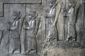 Vægudskæring, der forestiller den kongelige garde, Tachara, Persepolis, ca. 6.-5. århundrede f.Kr. (grå sten) af Achaemenid