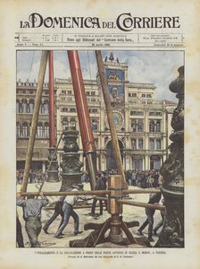 Rejsningen og placeringen af ​​de nye antenner på Piazza S Marco i Venedig