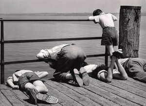 Busy With Fishing, Italien, ca. 1950-60 (gelatine-sølvtryk)