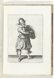 Skjold- og piggeøvelsen: Soldaten tegner sin griber bag sit skjold (nr. 18), 1618 Nassausche Wapen-Handelinge, van Schilt, Spies, Rappier and the Targe: beyde figuerlick afbildet, og det indrammede efter den nye orden [af] (...) Maurits v.