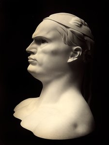 Buste, der viser portrættet af Benito Mussolini, værk af Adolfo Wildt (s/h foto) af Adolfo Wildt