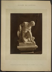 [»Den døende gladiator« af Julien, Louvre-museet] af Adolphe Braun