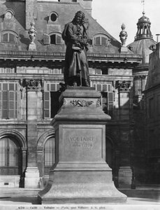 Statue af Voltaire af Joseph Michel Caille (1836-81) Quai Voltaire, slutningen af ​​det 19. århundrede