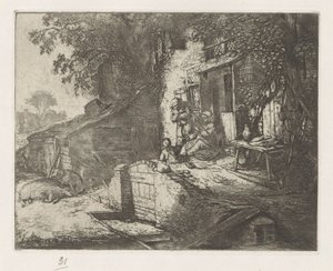 Spindende kvinde foran et hus